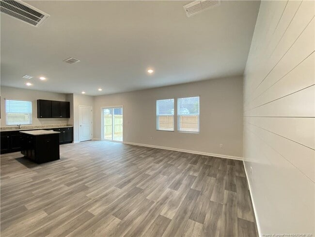 Building Photo - 347-347 Scottsdale Dr