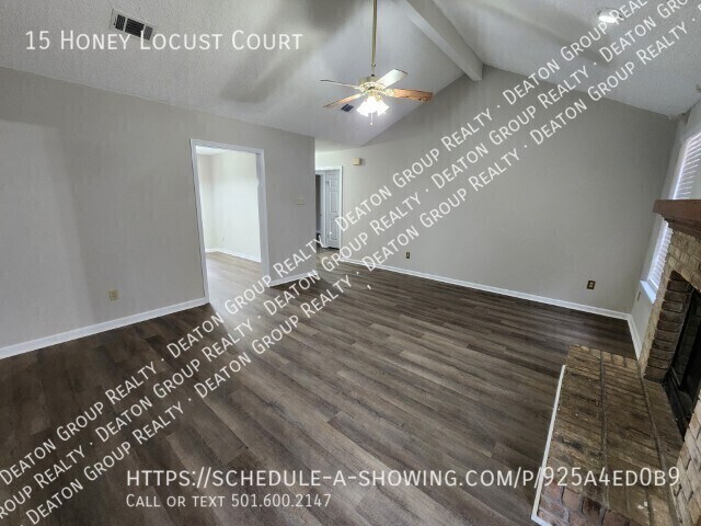 Foto del edificio - 15 Honey Locust Ct