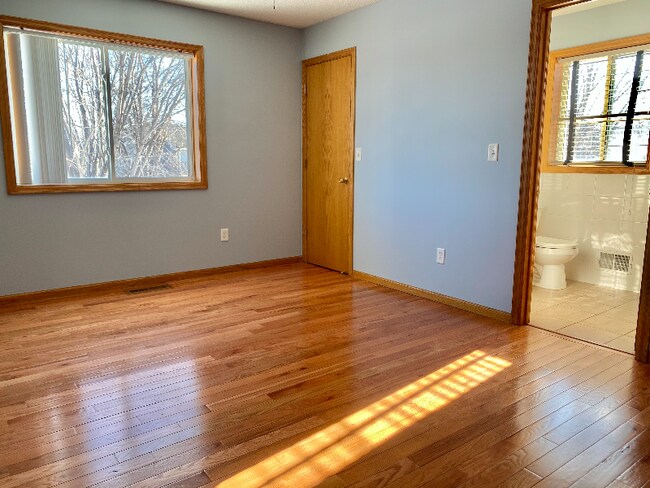 Building Photo - 1705 Brittany Dr