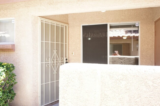 Foto del edificio - SHOWINGS AVAILABLE NOW