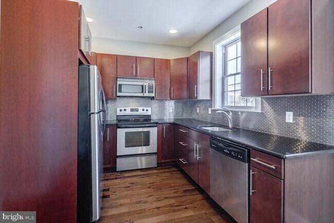 Building Photo - 2631 Catharine St