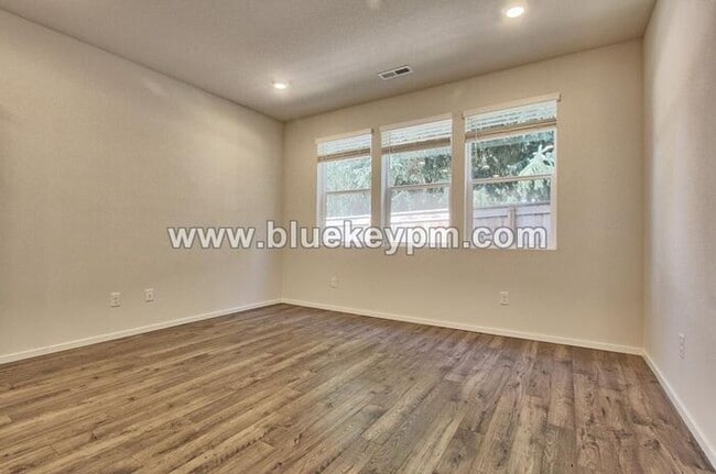 Photo - 3 Bed, 2.5 Bath Home Near Van Mall/ Raymond Shaffer Comm Park / Walnut Grove Elem