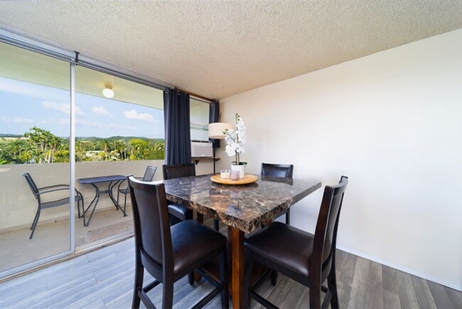 Building Photo - Bayshore Towers - Fully Furnished Unit wit...