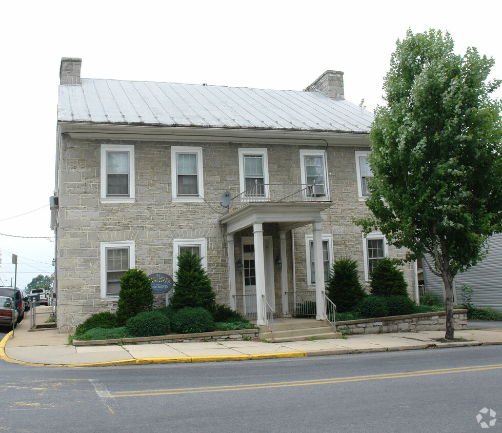 Building Photo - Logan Apartments