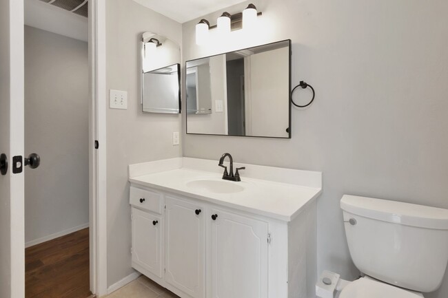 Building Photo - 14777 Wunderlich Dr