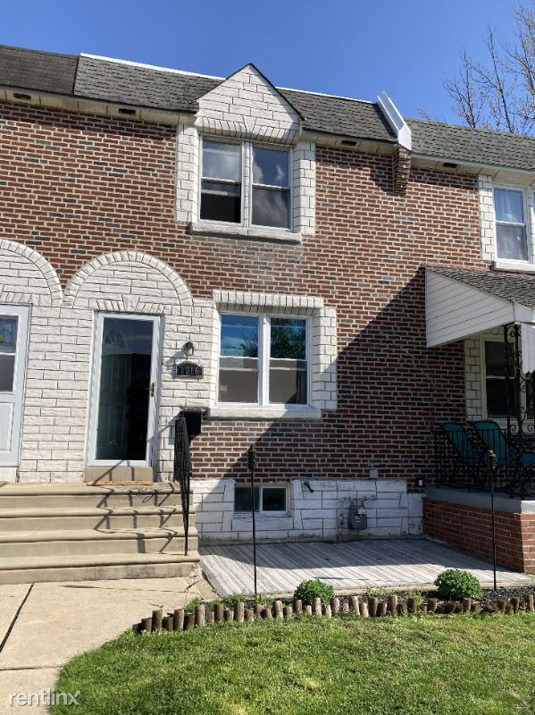 Building Photo - 3 br, 1.5 bath Townhome - 1016 Poplar Ave