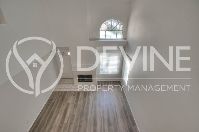 Building Photo - Move-In Ready Home