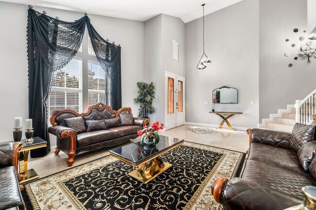 Foto del edificio - Fully Furnished Luxury Living with Expansive, Move-In Ready Comfort!