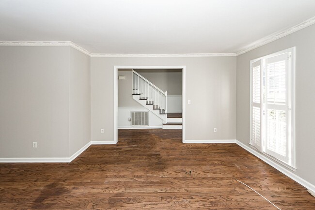 Foto del edificio - 4 Bedroom 3.5 Bath Townhome in Harleston V...