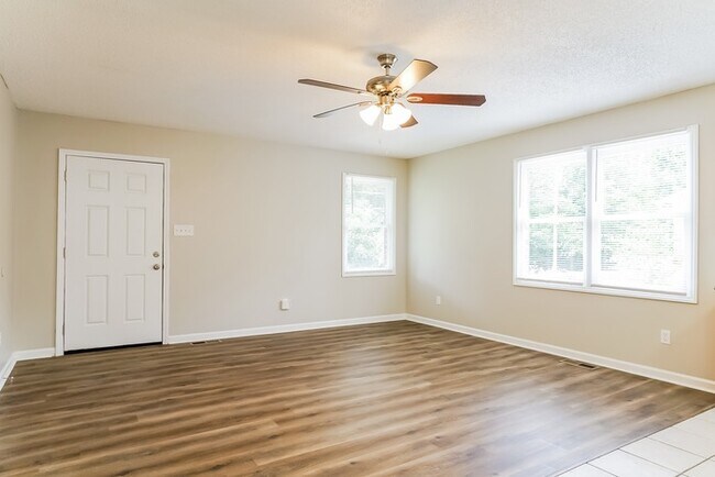 Foto del edificio - Beautiful 3 Bedroom Home in Moundville, AL