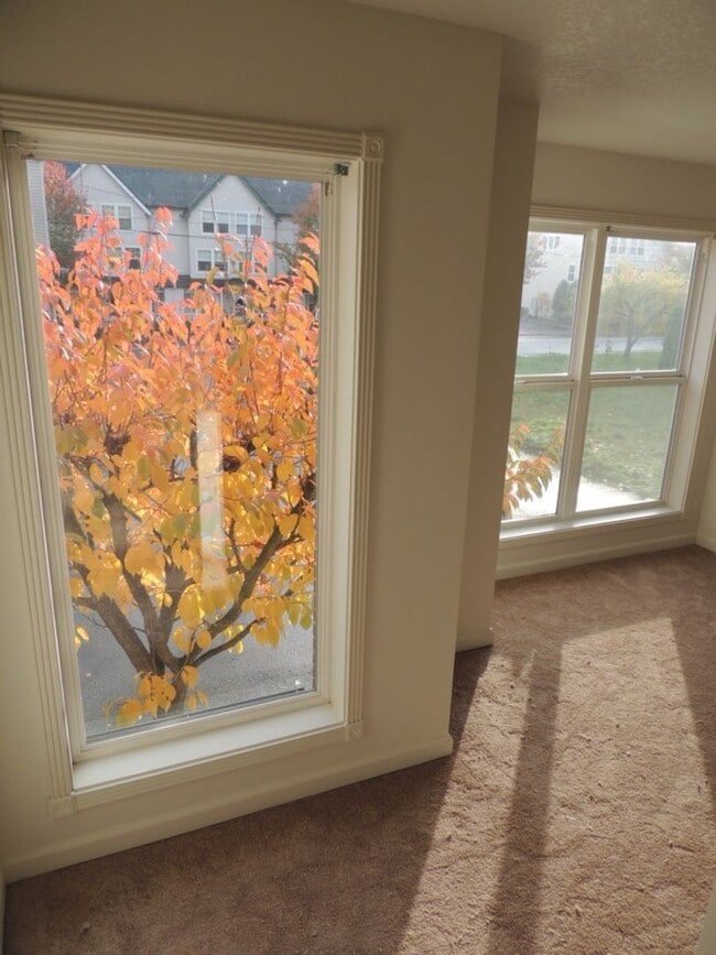 Building Photo - AMAZING LOCATION!! Downtown Gresham Townho...