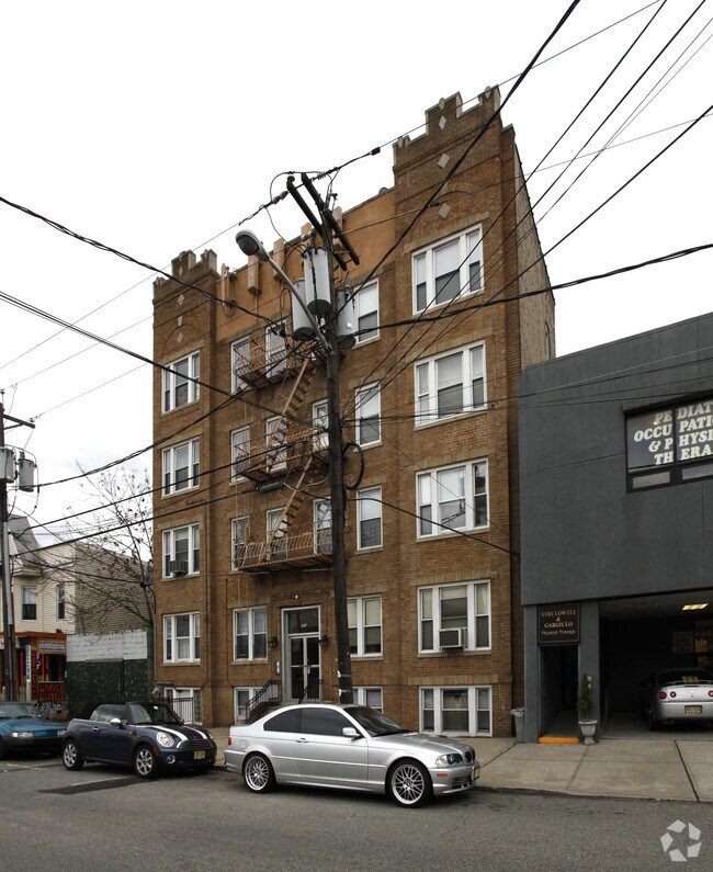 Building Photo - 251 Beacon Ave