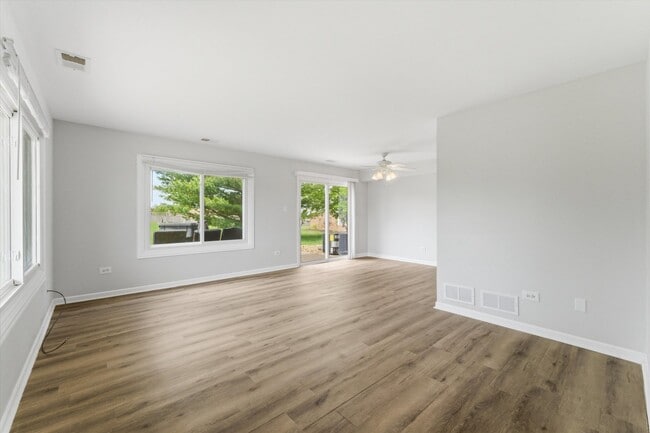 Building Photo - 15826 Farm Hill Dr