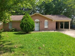 Building Photo - 3145 Briarwood Dr