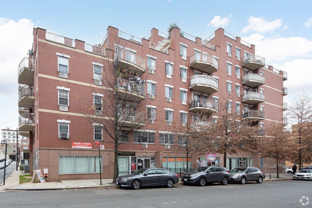 Primary Photo - 35-06 Leavitt St