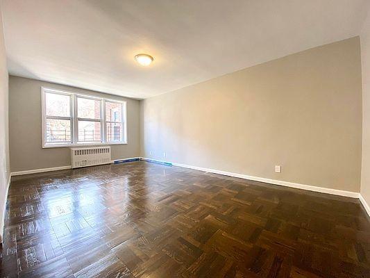 Foto del edificio - 3 bedroom in BRONX NY 10453