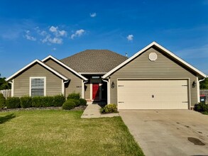 Building Photo - 3907 Appaloosa Way