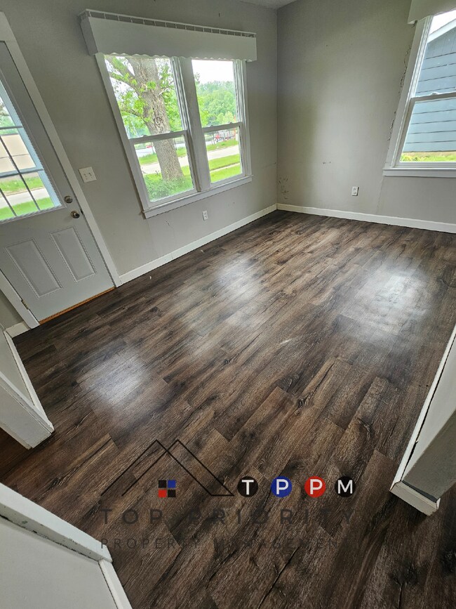 Building Photo - 3 Bedroom | 1 Bathroom Single Family Home ...