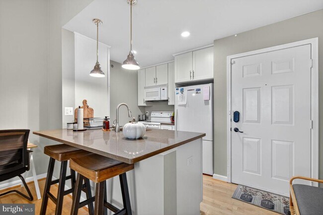 Foto del edificio - 3307 Wyndham Cir