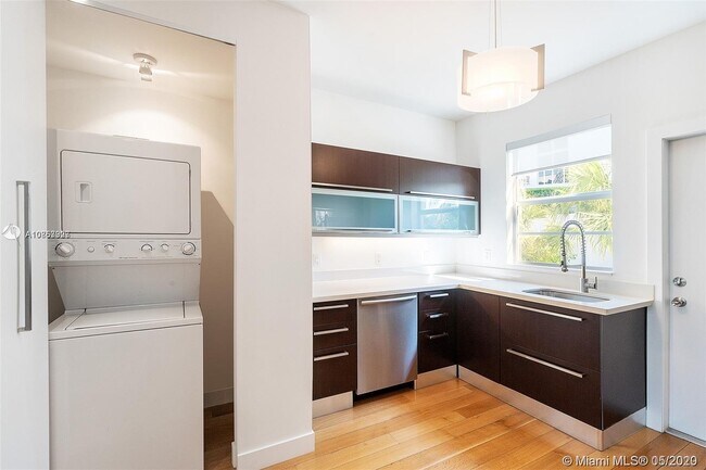 Foto del edificio - 2031 Meridian Ave