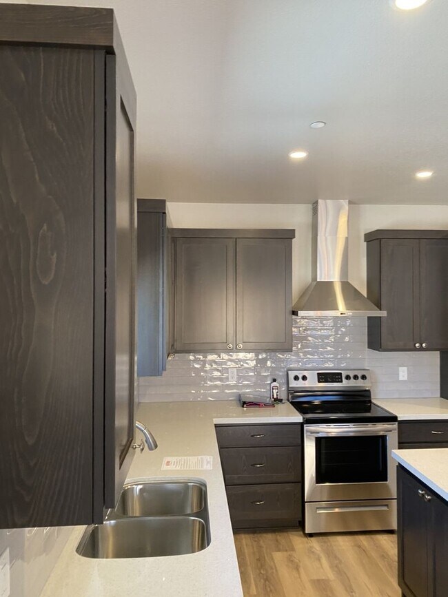 Foto del edificio - 246 Silver Bend Way