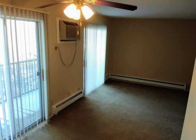 Foto del edificio - 23700 W Warren Ave