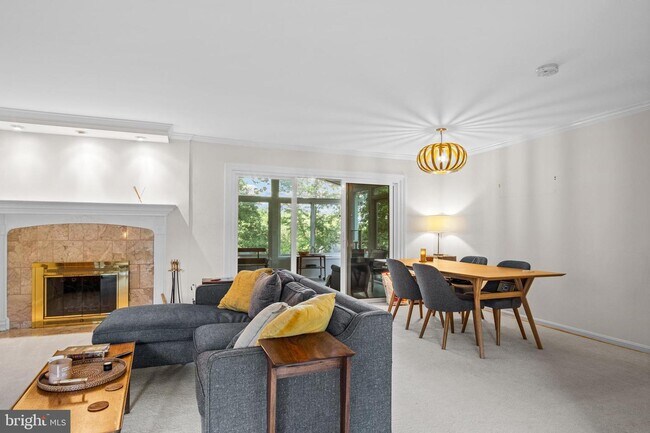 Building Photo - 2608 Sigmona St