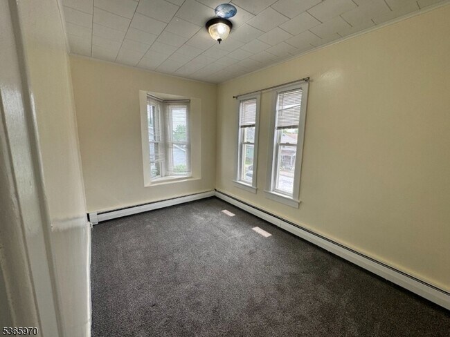 Building Photo - 156 Brown Ave