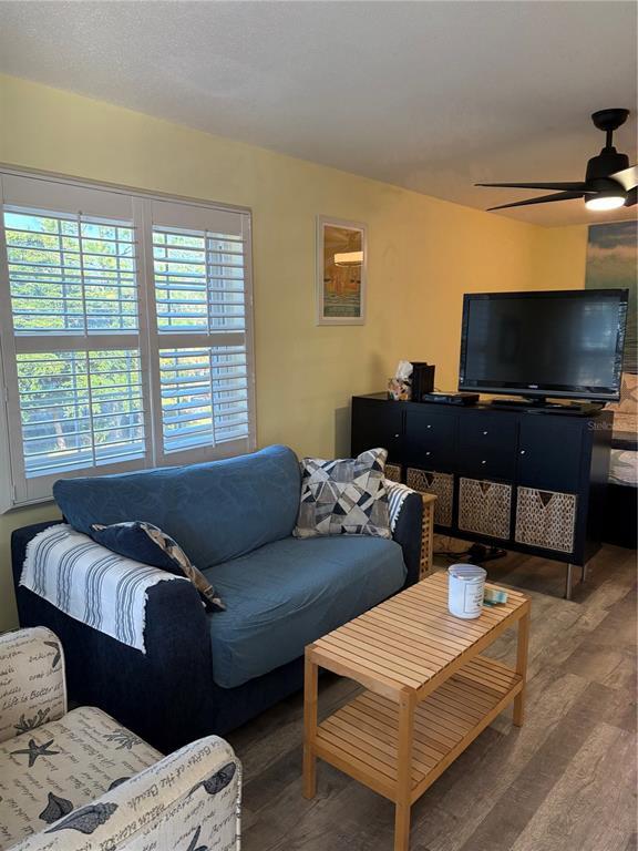 Foto del edificio - 14531 Walsingham Rd