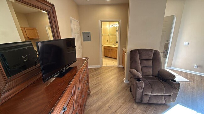 Foto del edificio - 8294 Mulligan Cir