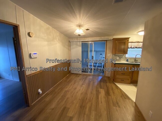 Building Photo - Mobile Home in Quiet Lakefront Community