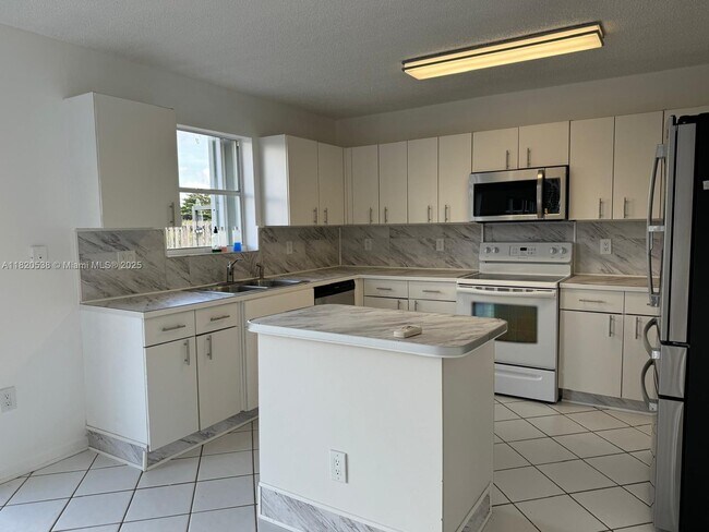 Foto del edificio - 12149 NW 34th St