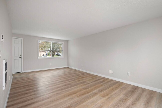 Foto del edificio - Newly Remodeled 2-Bedroom, 1.5-Bath Duplex In Springfield!