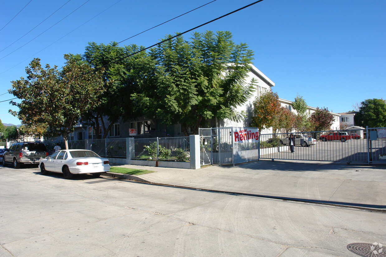 Avenue Apartments in North Hills, CA
