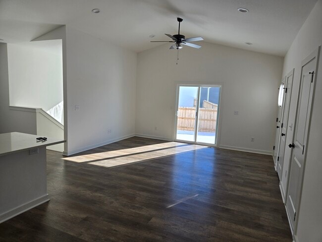 Foto del edificio - 5278 Pinecrest Ct N