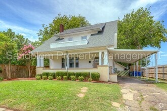 Building Photo - 1116 S College Ave