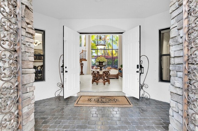 Foto del edificio - 10703 Versailles Blvd