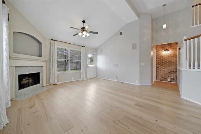 Building Photo - 5802 Spring Sunrise Dr