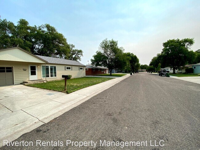 Foto del edificio - 3 br, 1 bath House - 216 Deer Ave.