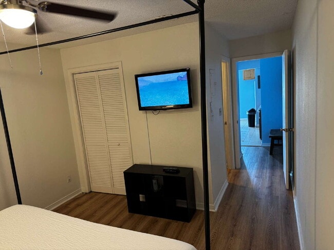 Building Photo - Move-in Special- $200.00 Off First Months ...