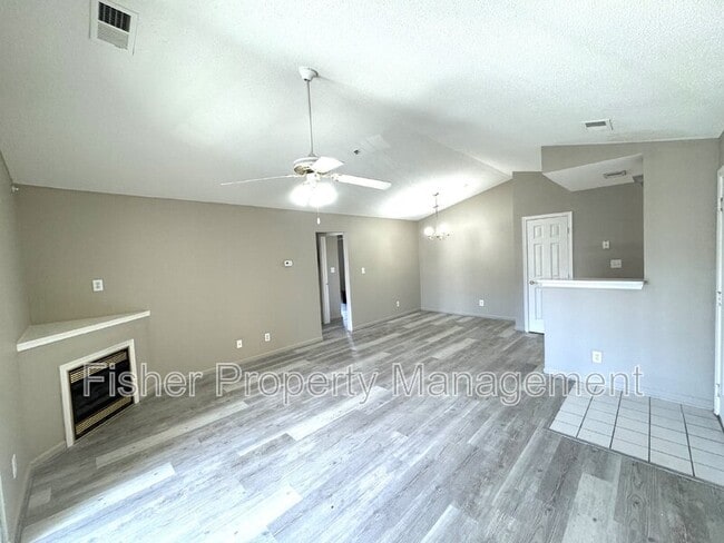 Building Photo - 830 Brassie Ln