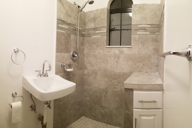 Foto del edificio - 17531 Elizabeth Lake Rd