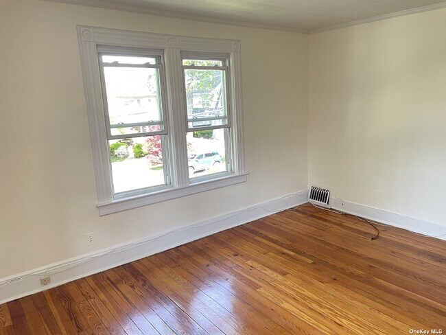 Building Photo - 328 Earle Ave