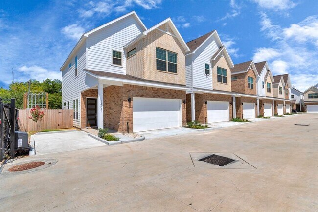 Building Photo - 3710 Creekmont Dr