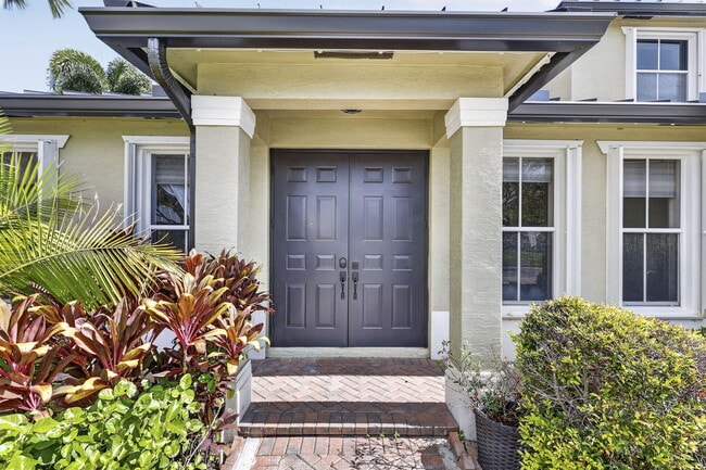 Building Photo - 9479 Sedgewood Dr