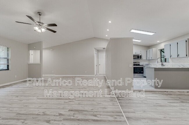 Foto del edificio - 1123 Ridgegreen Loop N