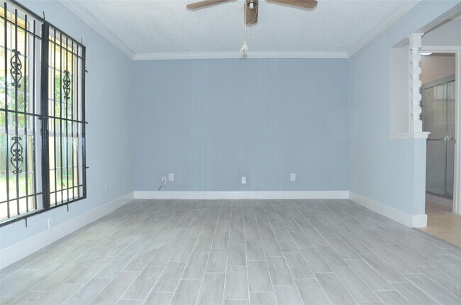 Foto del edificio - 6502 Briar Terrace Dr