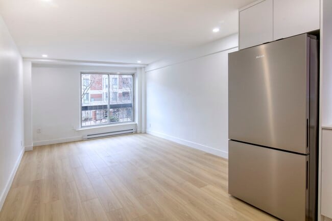 Building Photo - 1 Chem. de la Côte-Sainte-Catherine