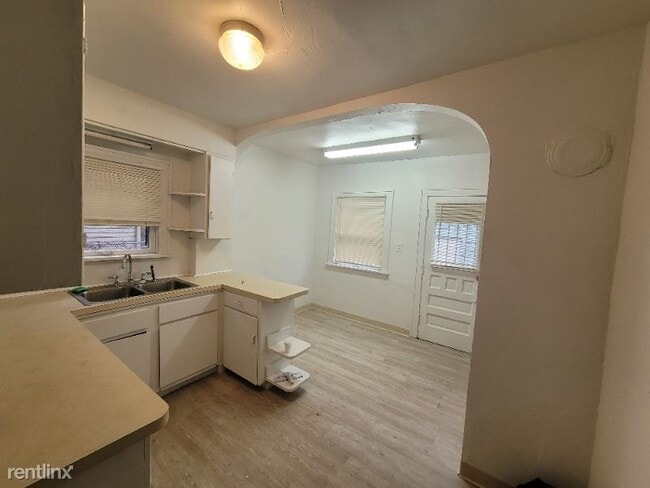 Building Photo - 3 br, 1 bath House - 787 Thornhill Drive