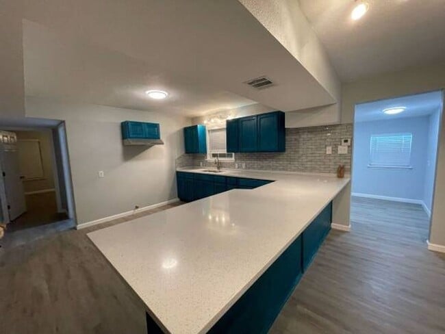 Building Photo - 2 Bedroom Single Family Home in Corpus Chr...
